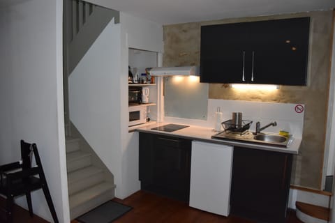 House, 2 Bedrooms (Keryanti) | Private kitchen | Full-size fridge, microwave, oven, stovetop