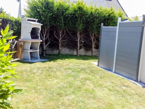 Property, Grass, Lawn, Yard, Backyard, Garden, Real Estate, Land Lot, Home, House