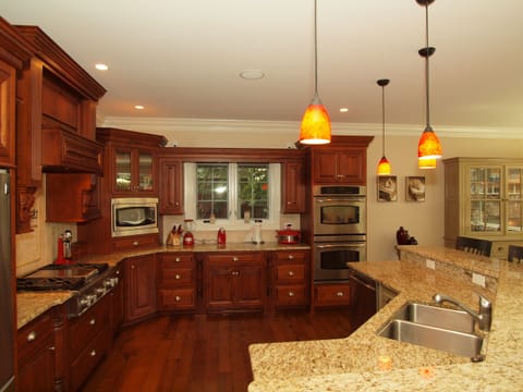 Lg Gourmet Kitchen with Additional Seating Granite Counter Tops, Stainless Steel Appliances, Milk Shake Maker, Crock Pot, Fully Stocked Kitchen