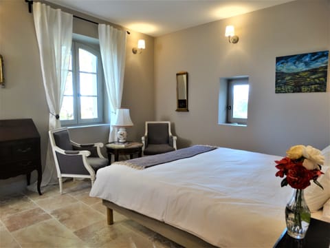 Comfort Double Room (Rouge) | Premium bedding, individually decorated, individually furnished, desk