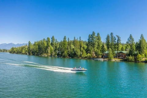Gunner River Lodge on Flathead River