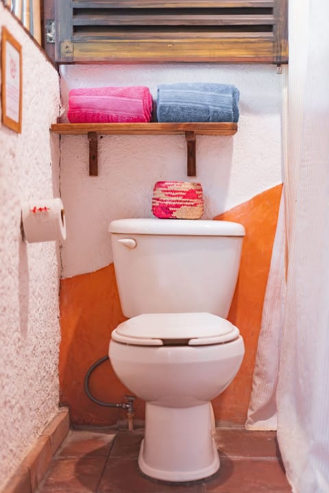 Basic Cabin, 1 Queen Bed, Garden View | Bathroom | Towels