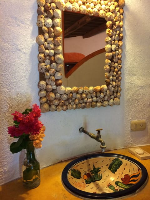 Basic Cabin, 1 Queen Bed, Garden View | Bathroom | Towels