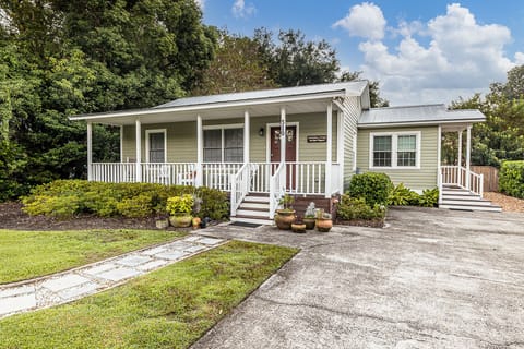 Front view of Sanderling Cottage