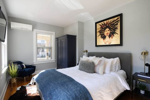 Queen Suite #2 | Premium bedding, Select Comfort beds, minibar, individually decorated