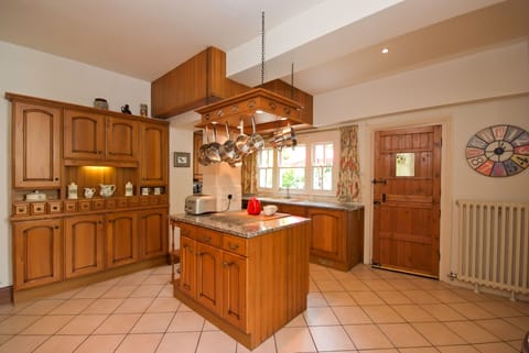 Well equipped kitchen