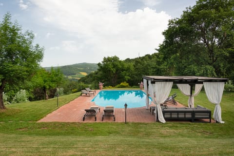 Private Pool with view on Tiber River Natural Park