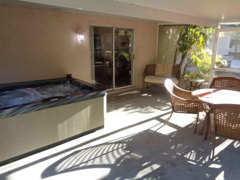 Relaxing screen room....with hot tub...