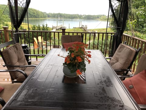 Outdoor dining table.. seats 6-8