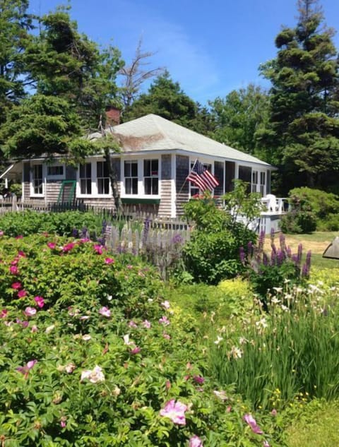 Traditional 1930's Maine shingle cottage, a true gem!