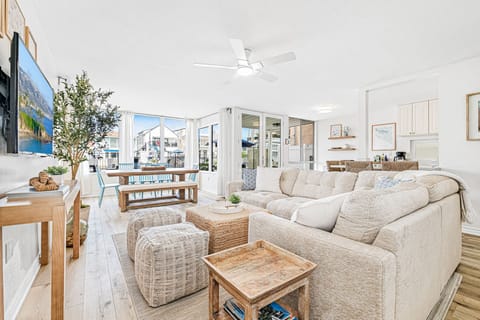 This bright interior and stylish beachside motif will sweep you off your feet and straight into vacation mode.
                