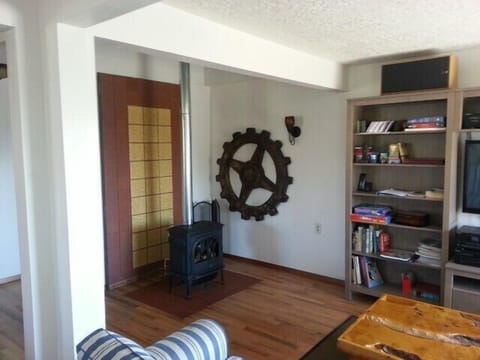 Living Room w/ Gas Fireplace