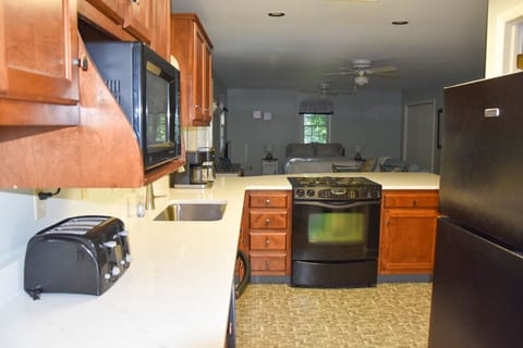 Four slice toaster as well as gas stove and electric oven. Ice maker in fridge!