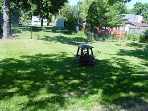 FIRE PIT ON BACK YARD