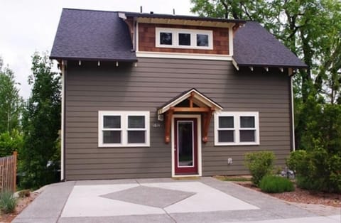 'C' Street Retreat House