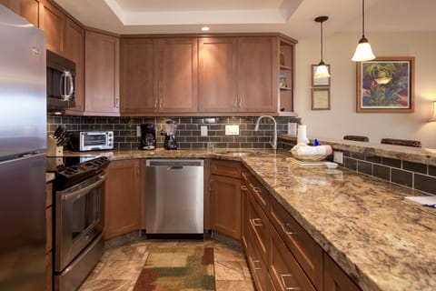 Unit E6 Kitchen - newly upgraded (all new appliances) and fully equipped 