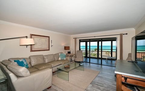 Bright, Gorgeous Living Space with Full Gulf View