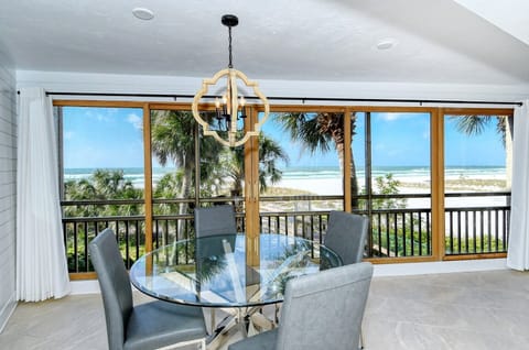 Gorgeous Beachfront View!