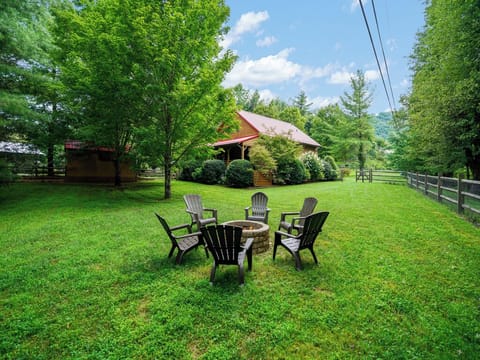 Red Roof Retreat--- Propane Fire-PIt