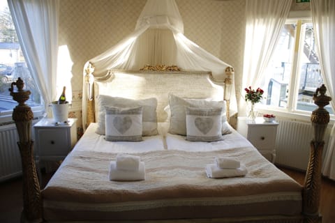 Superior Double or Twin Room, Garden View | Individually decorated, individually furnished, iron/ironing board