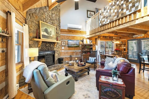 Living Room--- Cozy Cabin Fireplace and TV