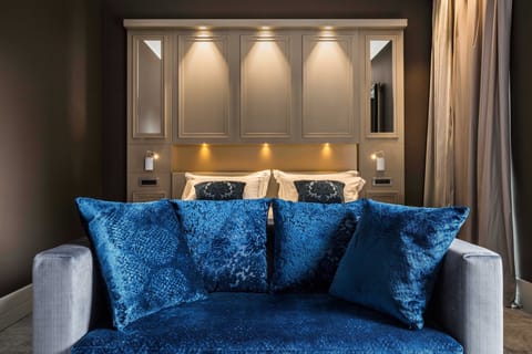 Premium bedding, down comforters, minibar, in-room safe