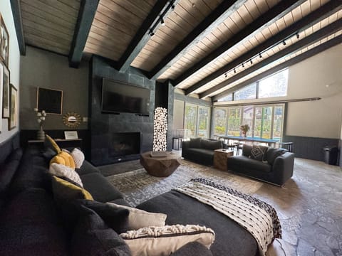 Condo, 2 Bedrooms | Living area | Smart TV