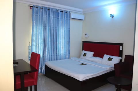 Desk, laptop workspace, blackout drapes, free WiFi