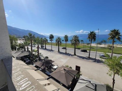 Premium bedding, in-room safe, soundproofing, free WiFi