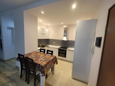 Premium bedding, in-room safe, soundproofing, free WiFi