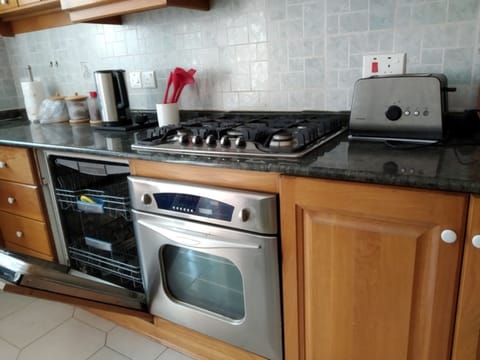 Villa Naxxar Malta - Fully equipped kitchen with A/C and more