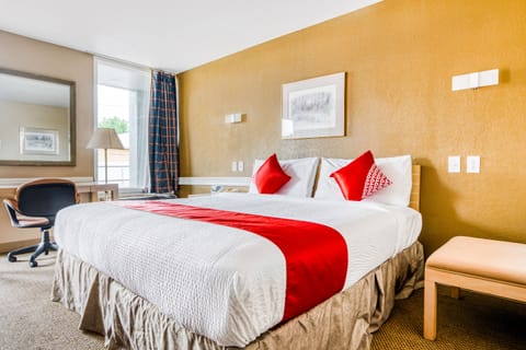 Room, 1 Queen Bed | Desk, iron/ironing board, free WiFi, bed sheets