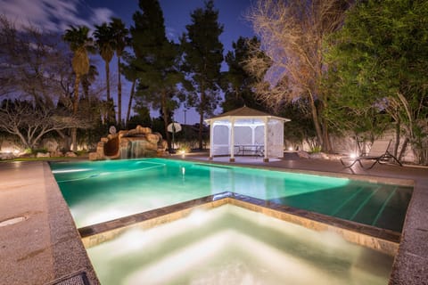Your private Vegas resort – pool, spa, waterfall & waterslide!