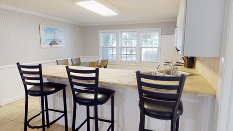 Lower Level  Eat-In Kitchen