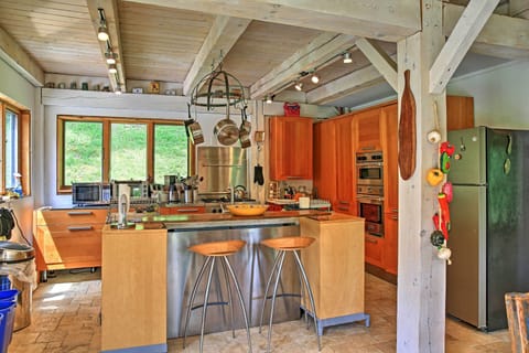 Kitchen (three ovens)