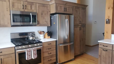 Full new kitchen - Spring of 2022! All appliances new in 2019.