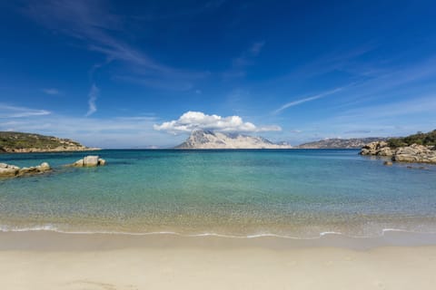 Beach nearby, sun loungers, beach towels