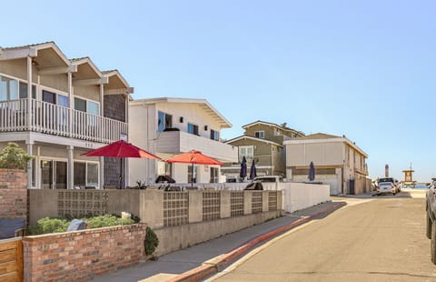 Oversized front ocean view patio is shared with upstairs unit. However, each unit has its own designated BBQ grill and outdoor dining table, seating and umbrella.
                