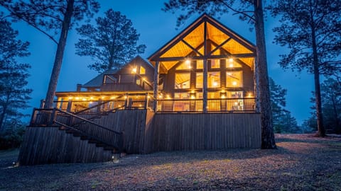 View Side of Cabin - large deck area and 2nd floor viewing balcony