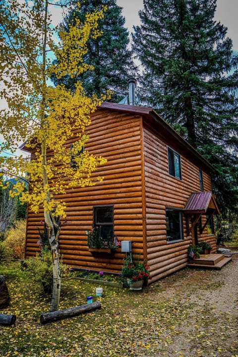 Welcome to Moose Haven! We hope you enjoy your time staying at our lovely cabin.