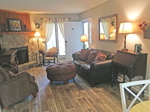 Living Room with Fireplace & Flatscreen TV (not pictured on left) 
