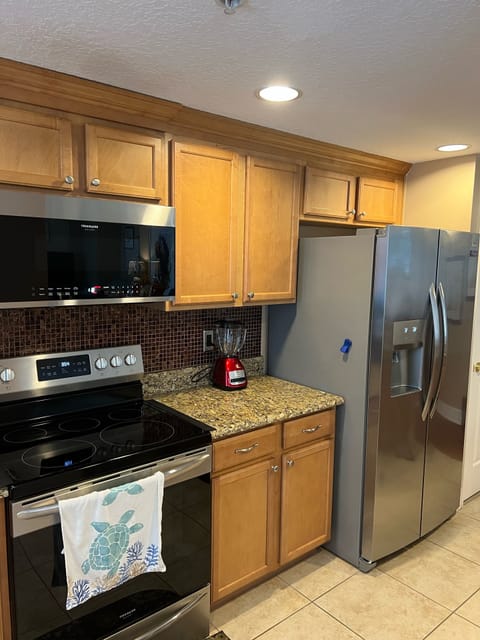 Full gourmet kitchen