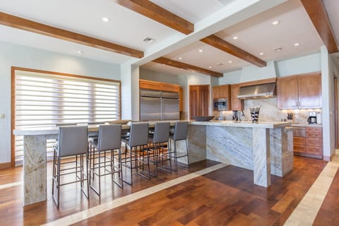 The kitchen offers a large seating area with a granite countertop! Its a huge Wow facto