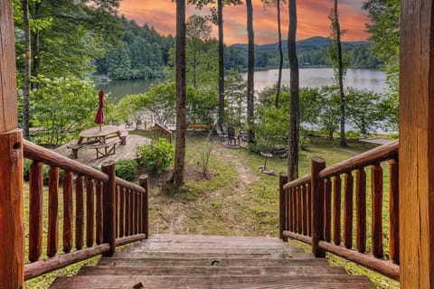 Lake Buckhorn Lodge is a a stunning traditional cabin on the lake! 