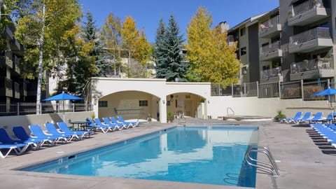 Year-round outdoor pool & hot tubs