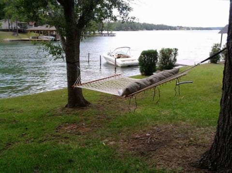 Relax on beautiful Lake Martin!
