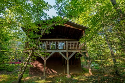 Pigeon Forge Cabin "Unforgettable". -Covered back deck