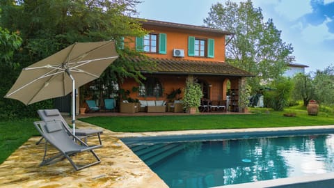 Villa, piscina e giardino