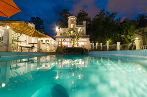 Outdoor pool, sun loungers