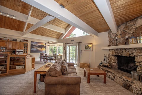 Trailside Escape - Living Area Fireplace